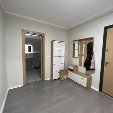 아파트 Brand New For Rent 티라나
